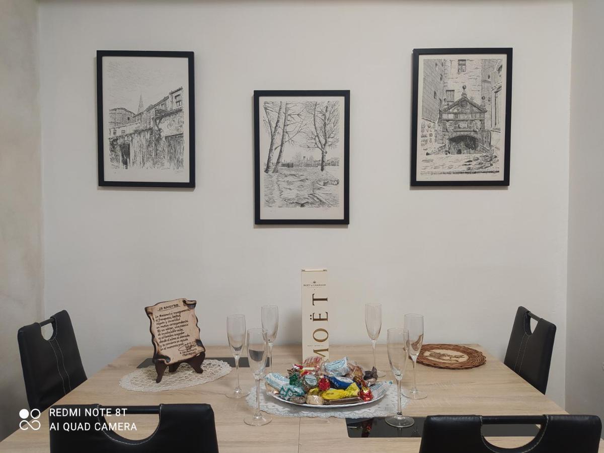 Gonzalo De Berceo 15 " Calidad-Sobrio" And " Free Private Parking " Apartment Logrono Bagian luar foto