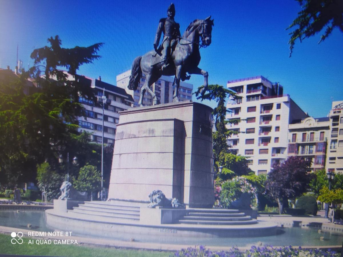 Gonzalo De Berceo 15 " Calidad-Sobrio" And " Free Private Parking " Apartment Logrono Bagian luar foto