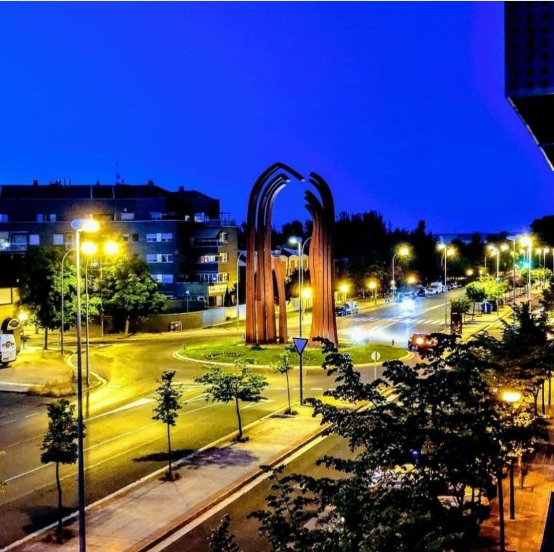 Gonzalo De Berceo 15 " Calidad-Sobrio" And " Free Private Parking " Apartment Logrono Ruang foto