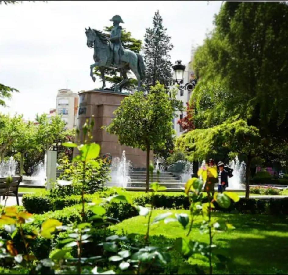 Gonzalo De Berceo 15 " Calidad-Sobrio" And " Free Private Parking " Apartment Logrono Bagian luar foto
